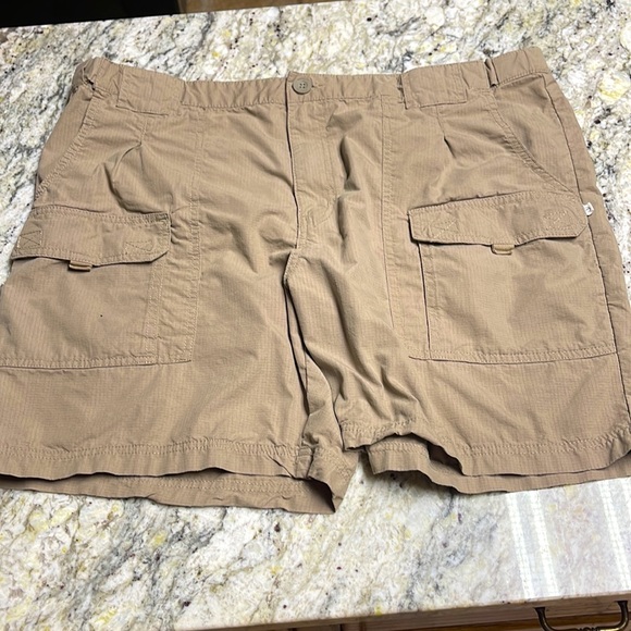 Men’s Magellan Outdoors Khaki Cargo Shorts Size 42 - Picture 2 of 5